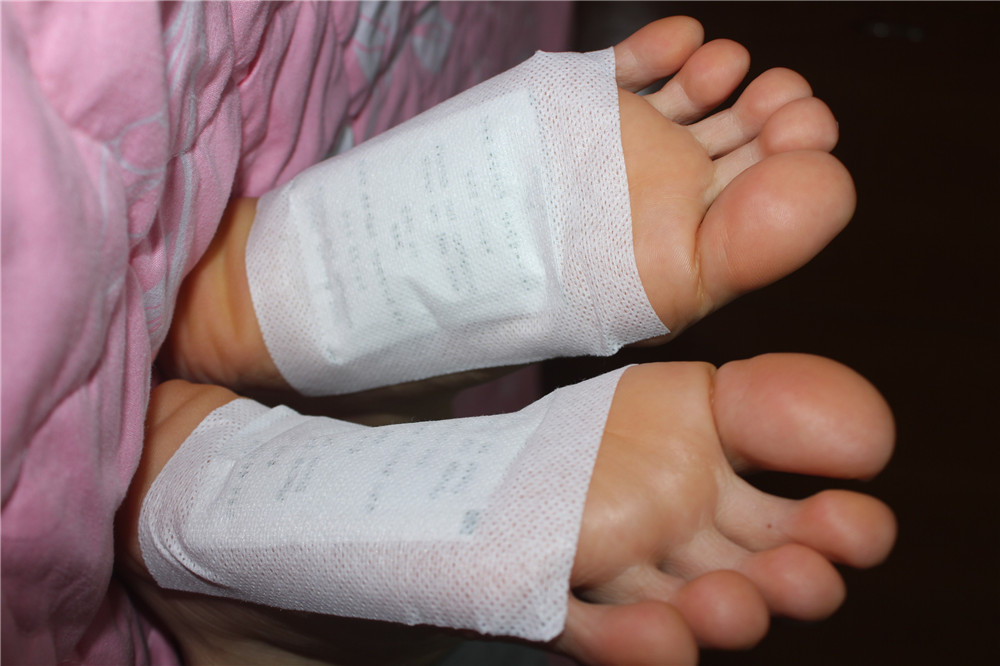 لصقات طبية عالية الجودة لإزالة - مراجعة Detox Foot Patch وسعره